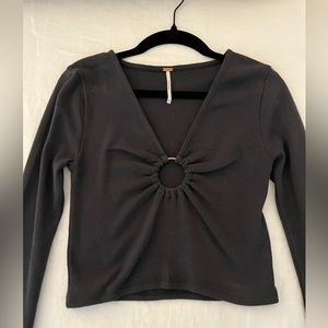 Black long-sleeve crop top